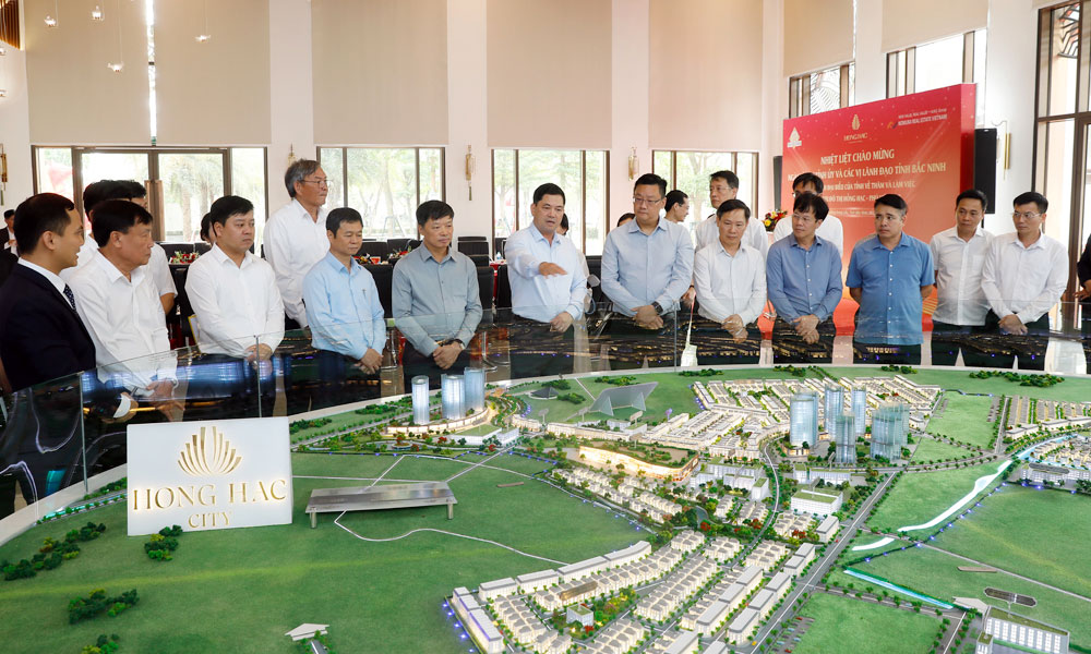 Bac Ninh’s provincial leaders visit enterprises